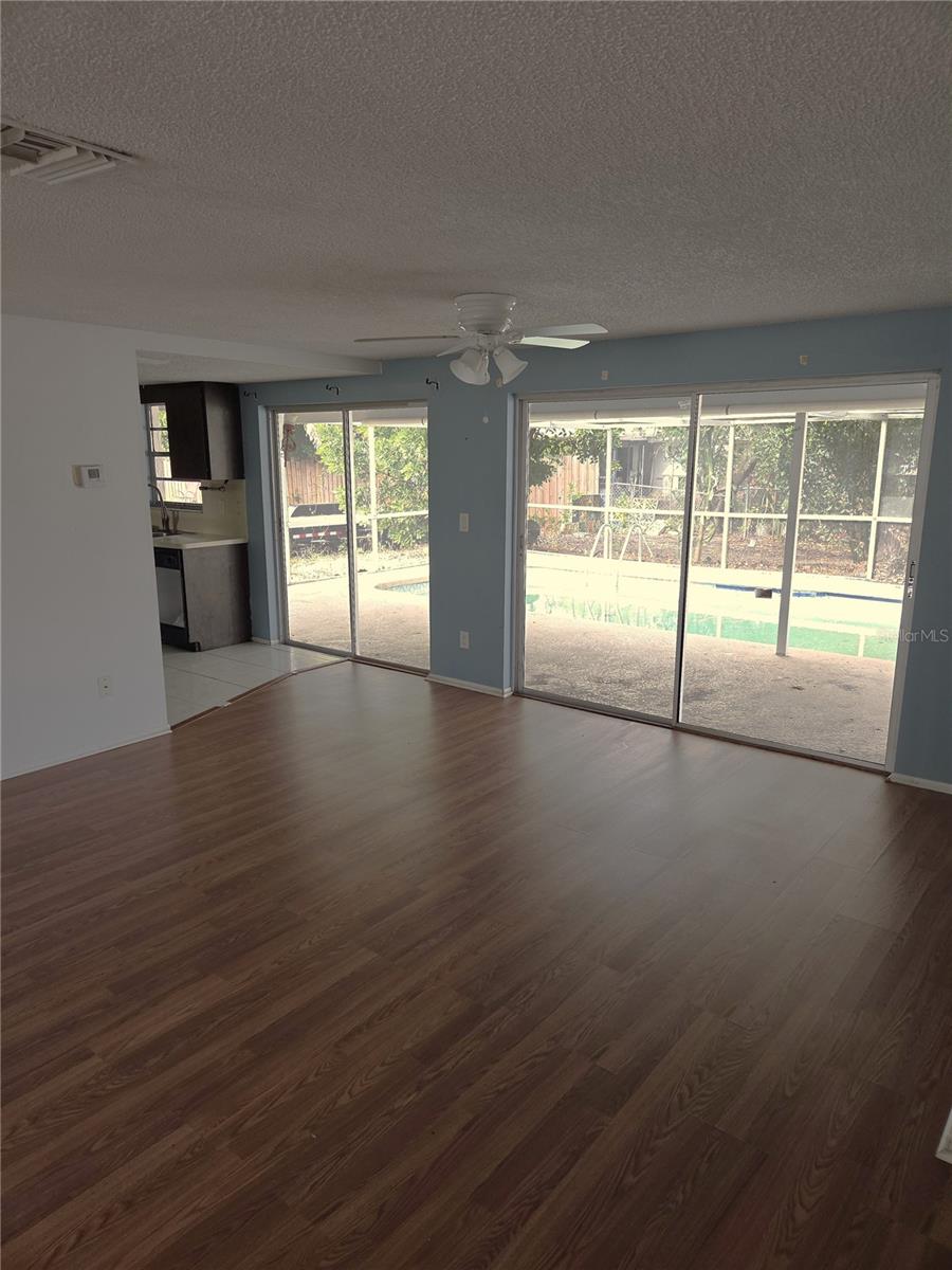 Listing photo id 2 for 6643 Carnation Way