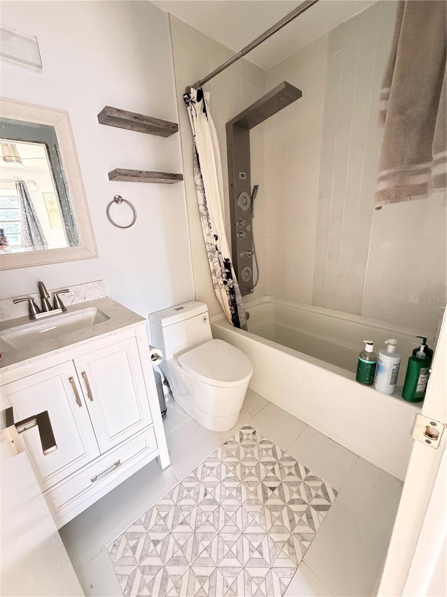 Image 12 of 14 For 2980 Haines Bayshore Road 124