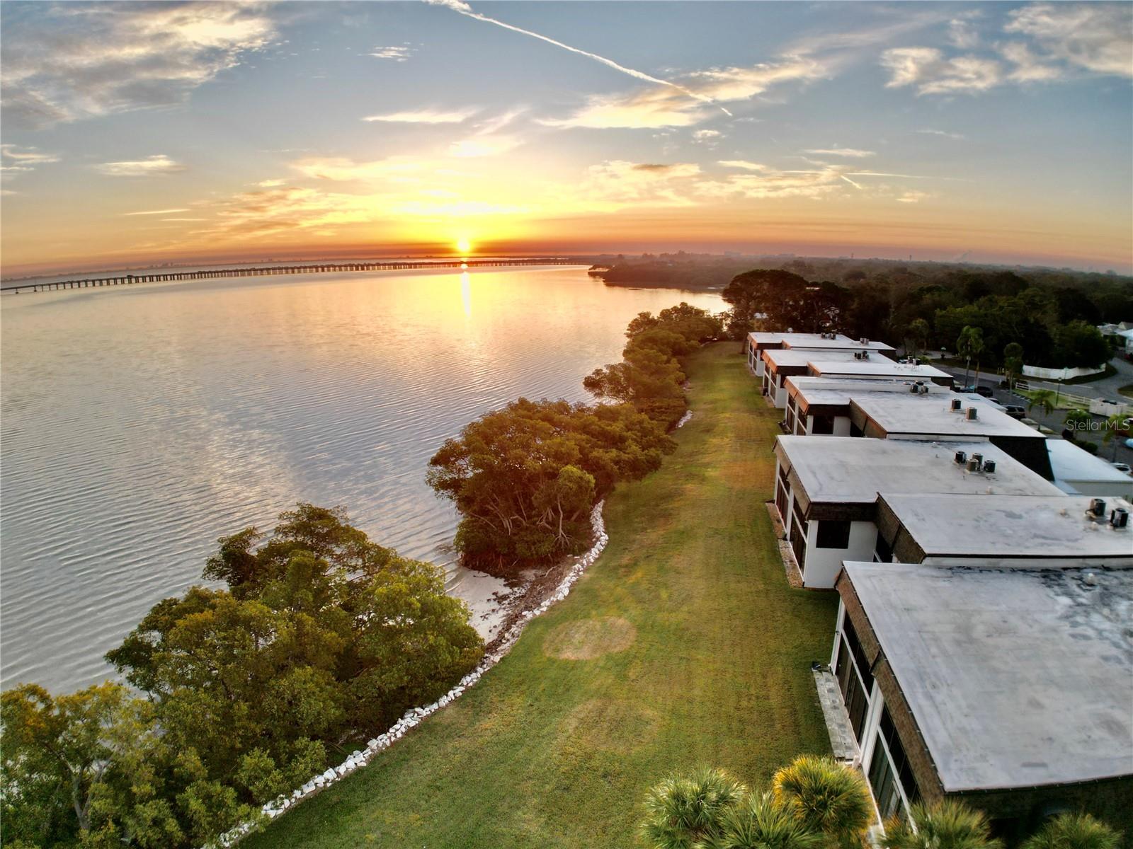 Image 2 of 14 For 2980 Haines Bayshore Road 124