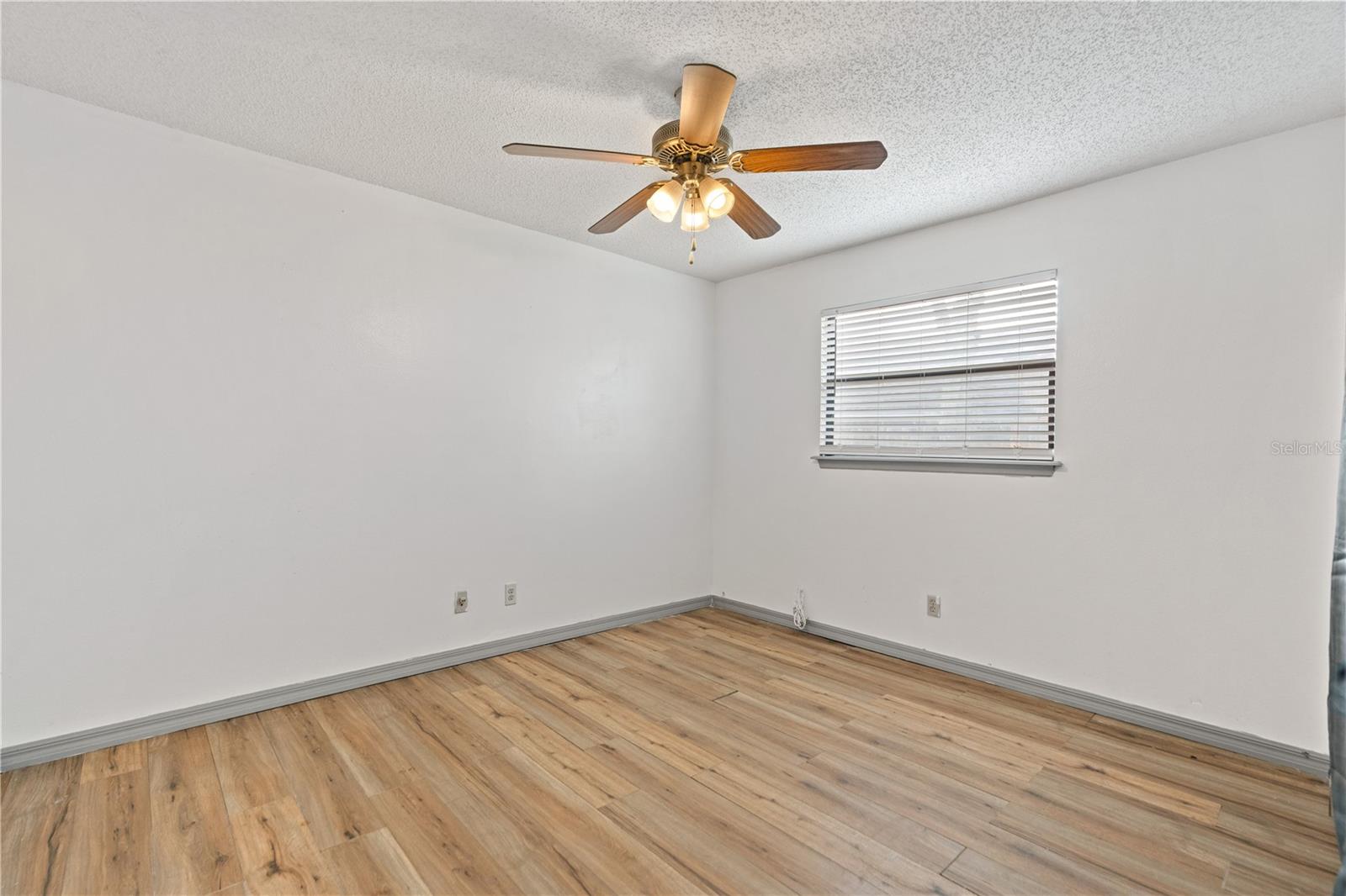 Image 12 of 26 For 60 Durham Court