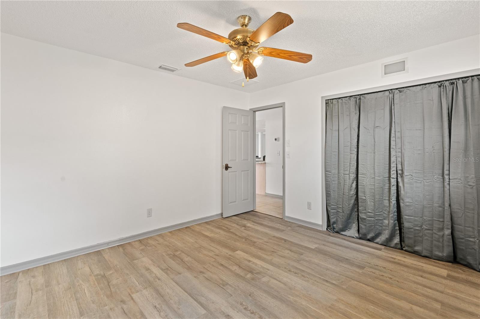 Image 13 of 26 For 60 Durham Court