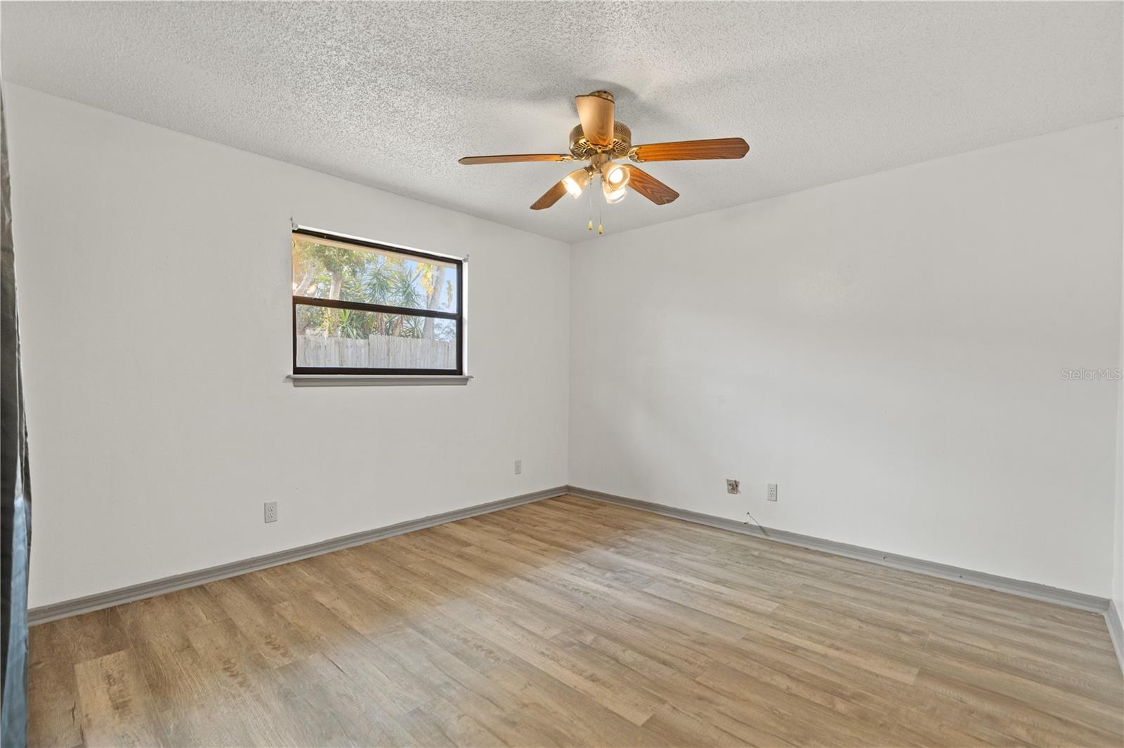 Image 14 of 26 For 60 Durham Court