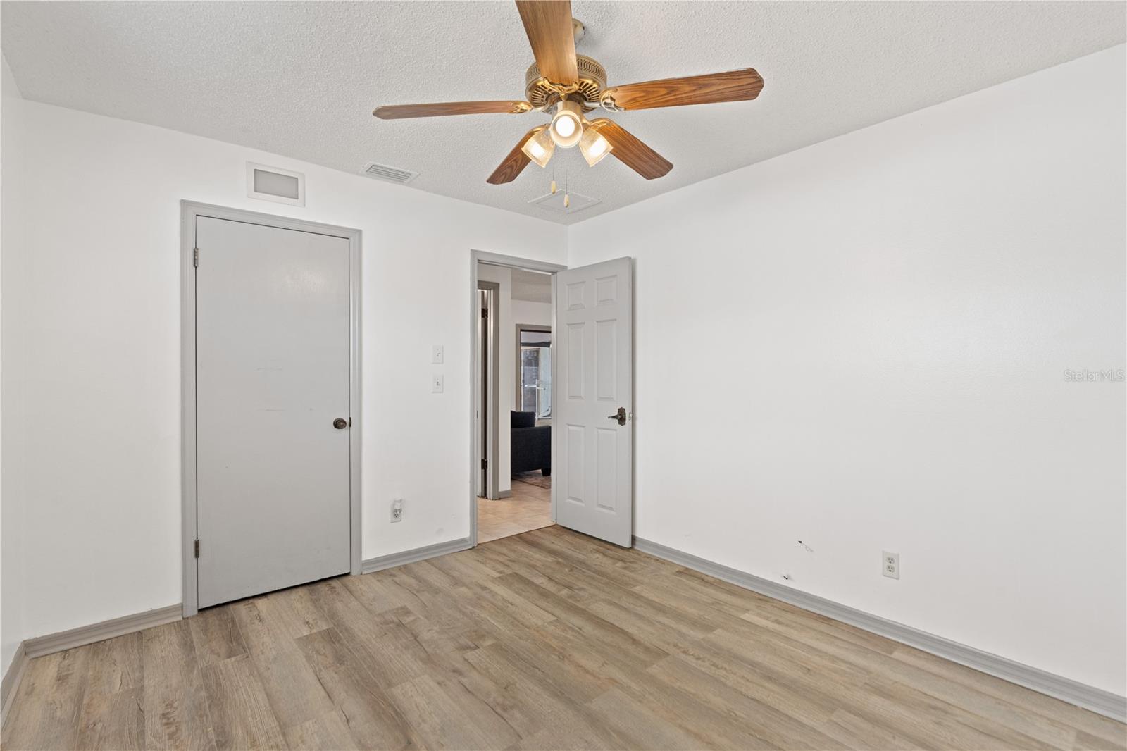 Image 17 of 26 For 60 Durham Court