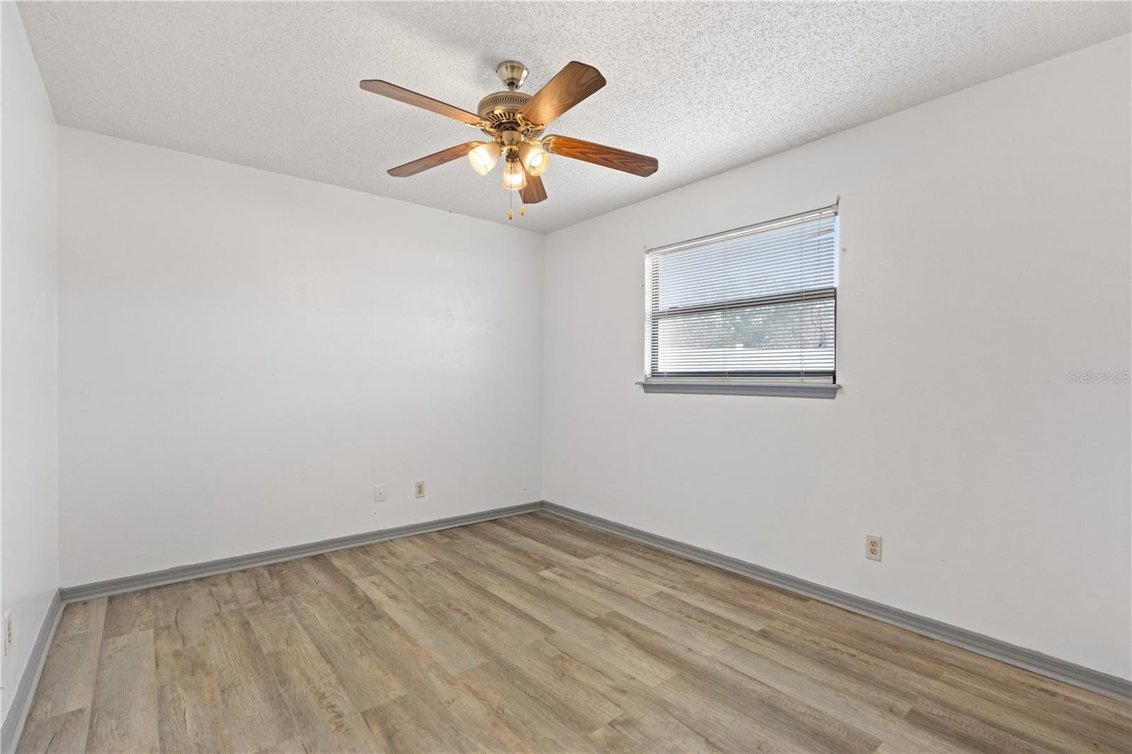 Image 18 of 26 For 60 Durham Court