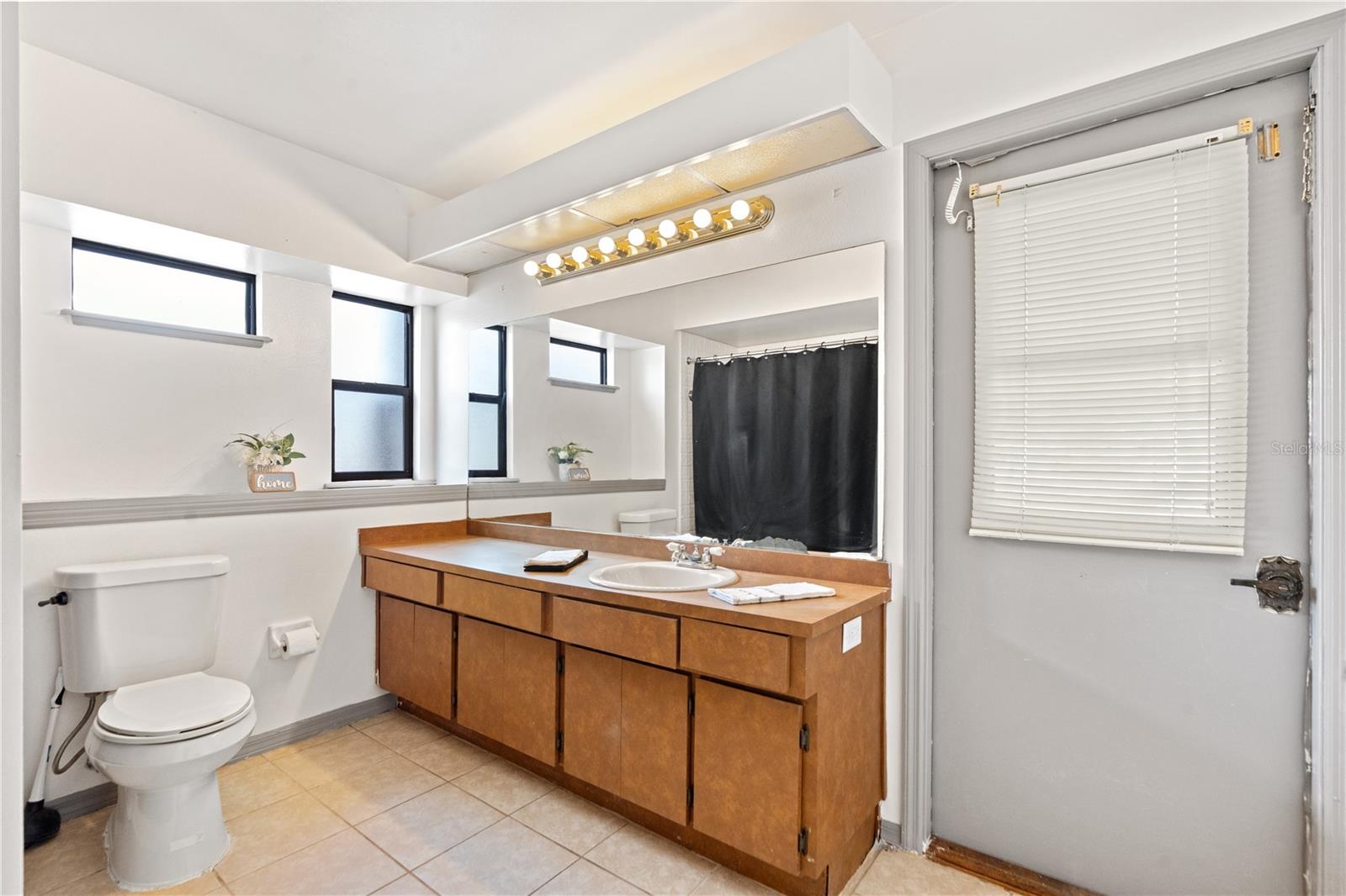 Image 19 of 26 For 60 Durham Court