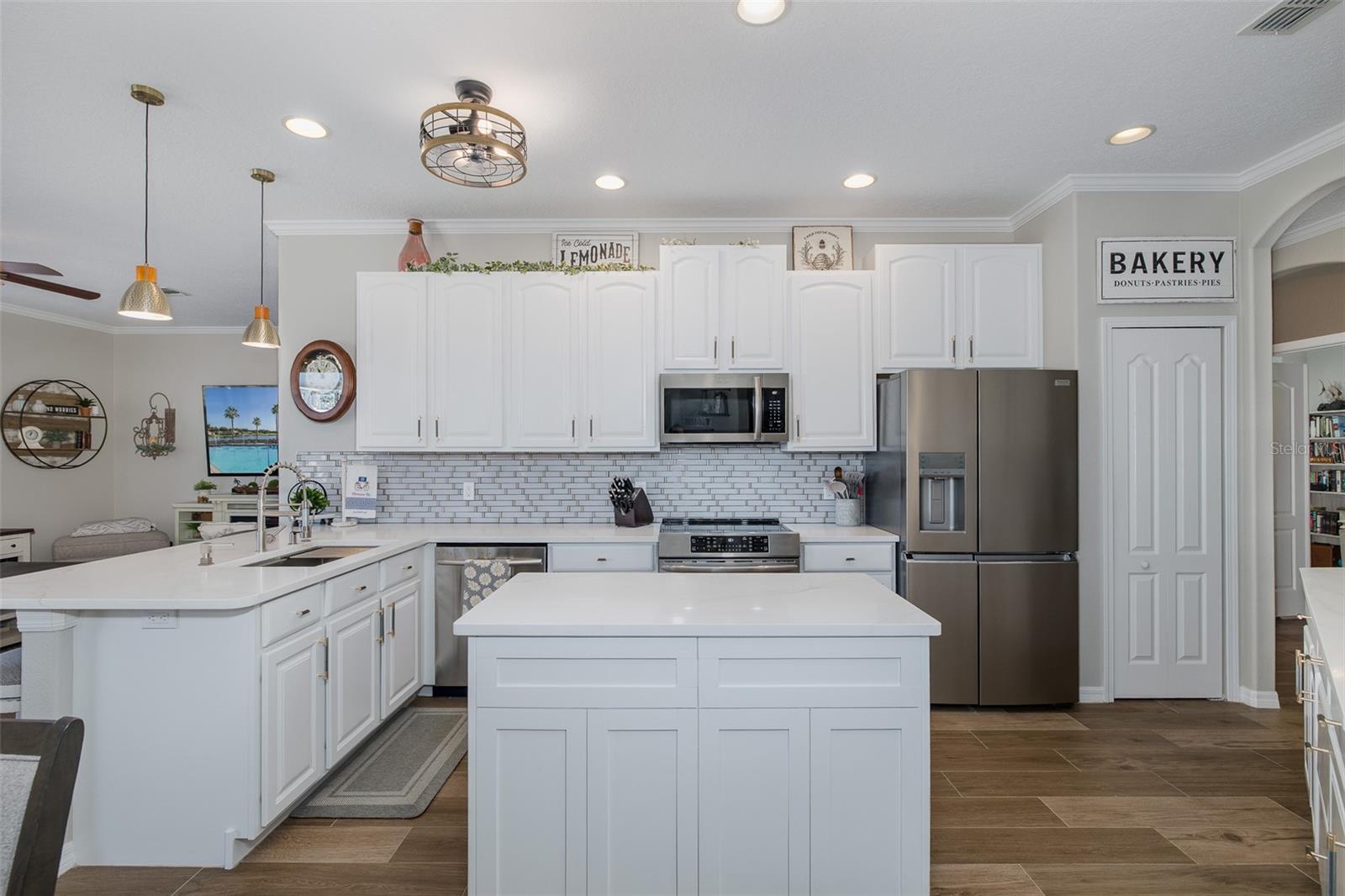 Image 13 of 82 For 1710 Lakestone Drive