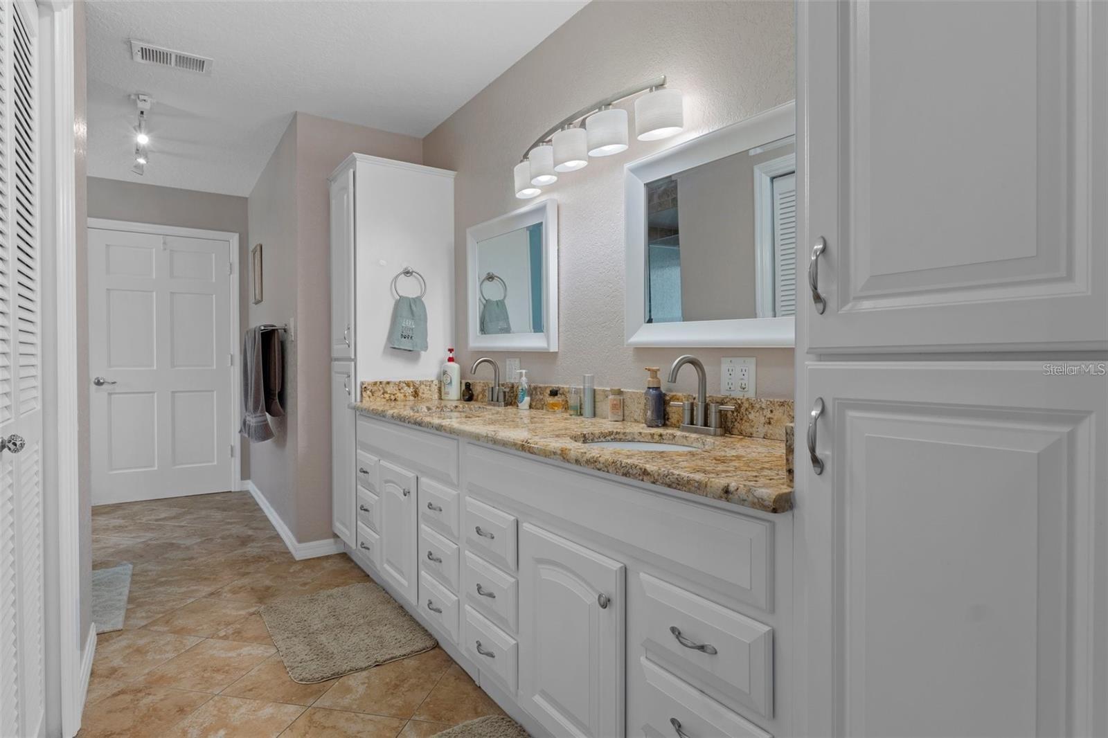 Image 16 of 37 For 6475 Laurel Oak Drive