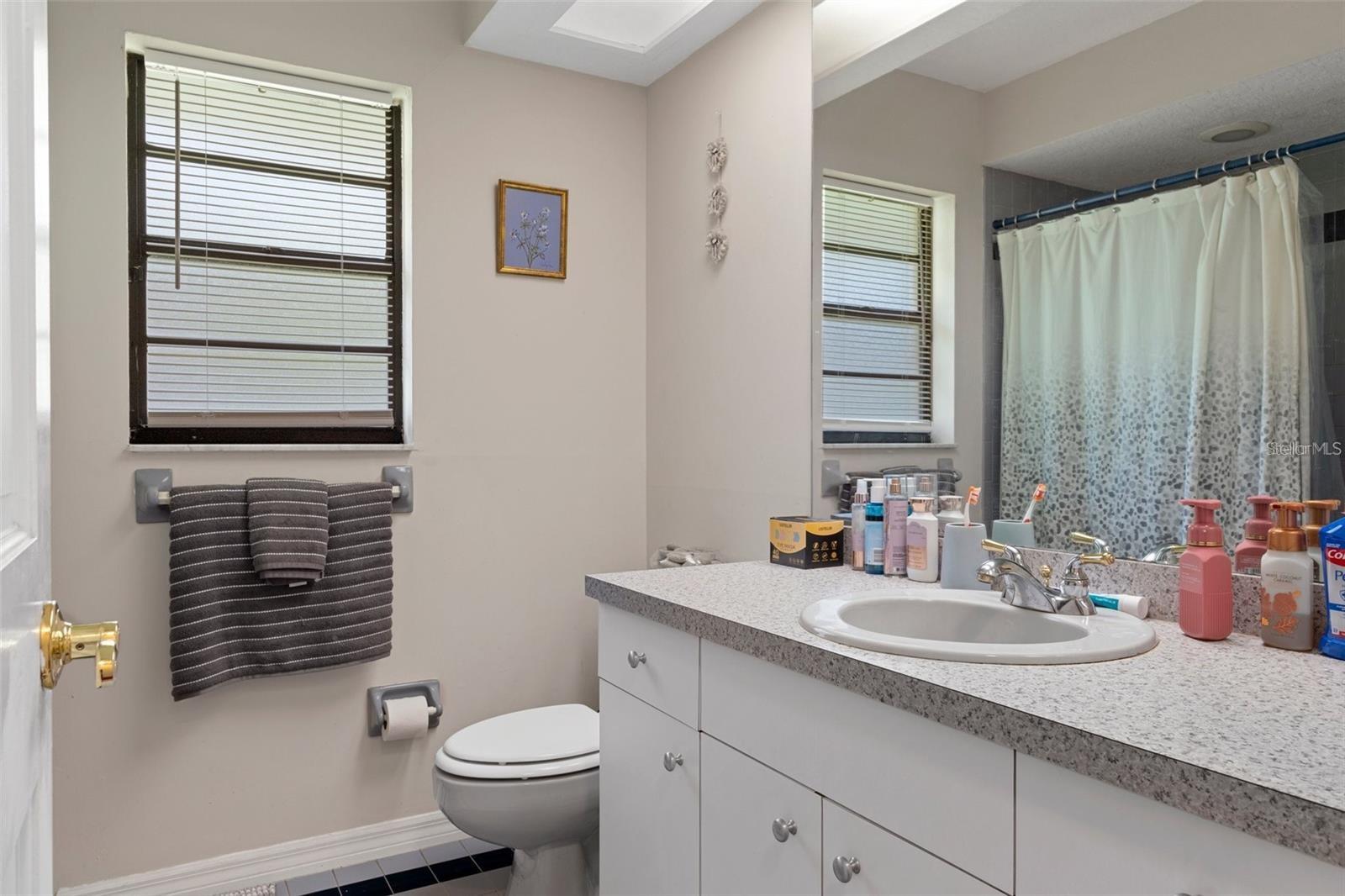 Image 21 of 37 For 6475 Laurel Oak Drive