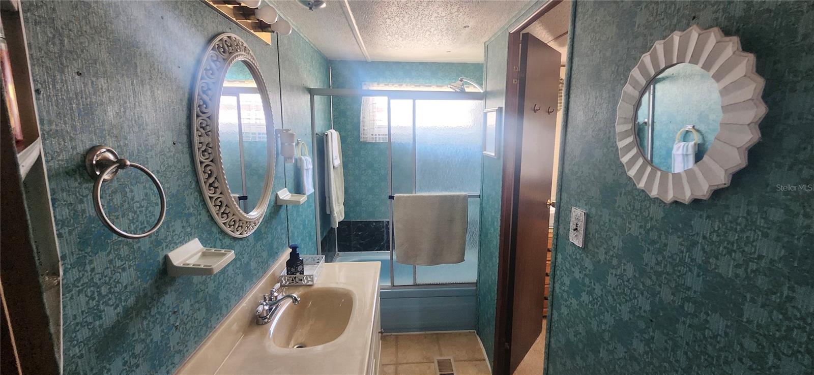 Image 32 of 41 For 5609 Sunshine Park Drive