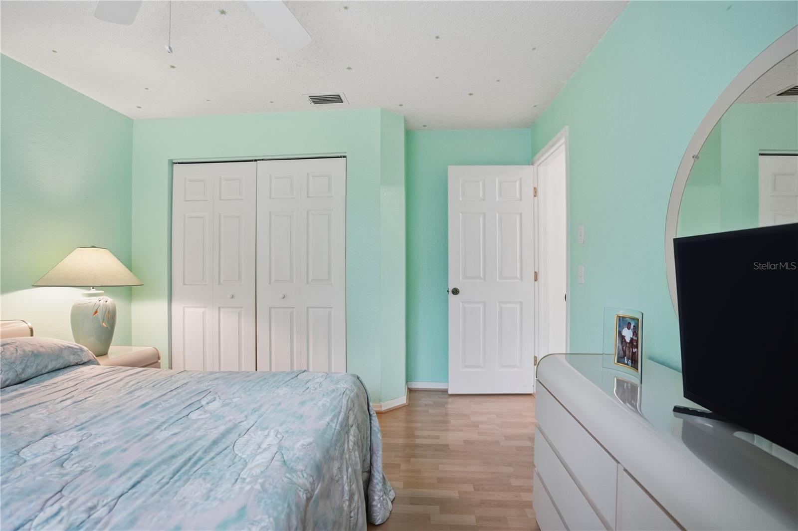 Image 16 of 52 For 12050 Hyde Park Way