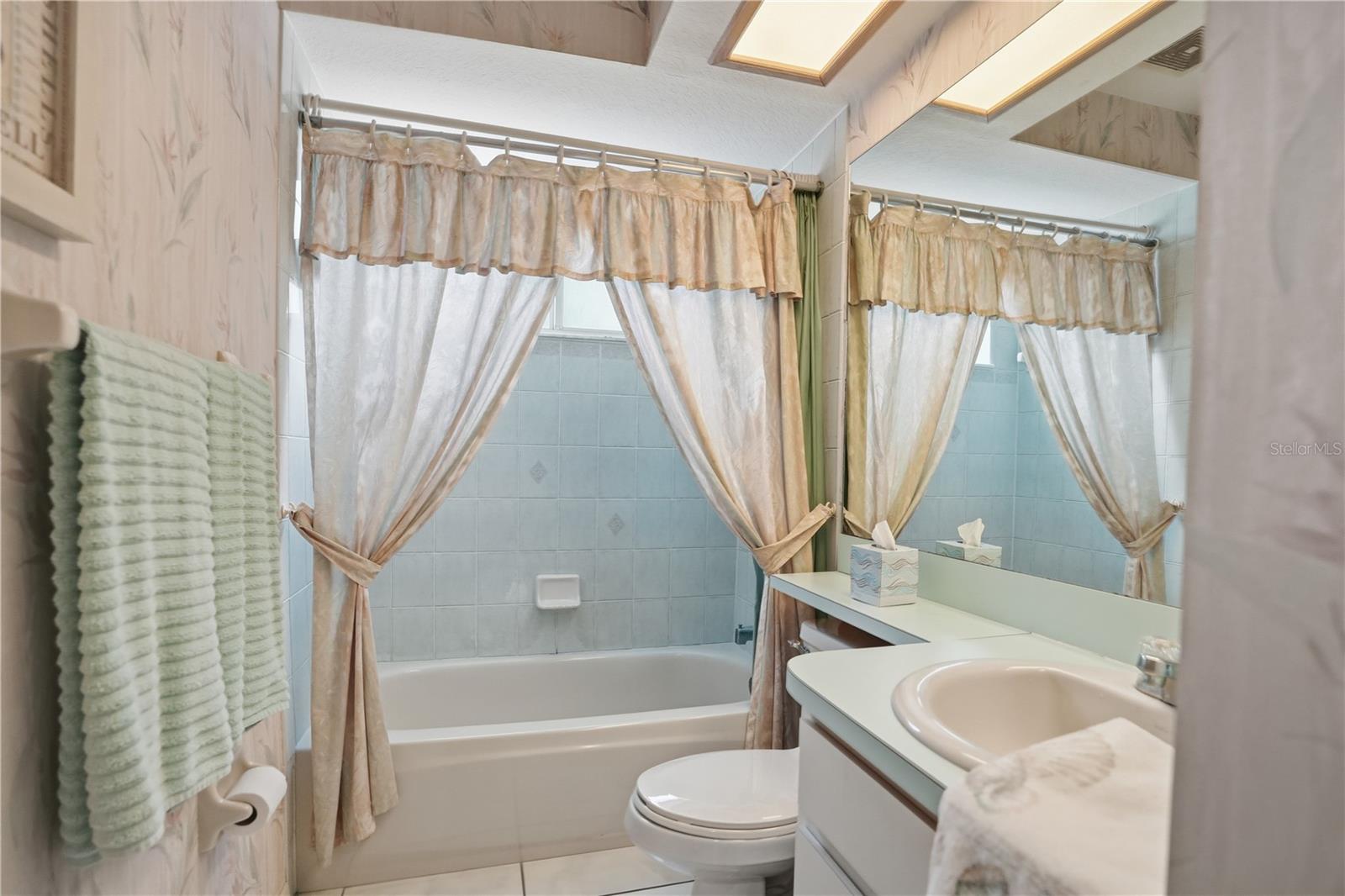 Image 20 of 52 For 12050 Hyde Park Way