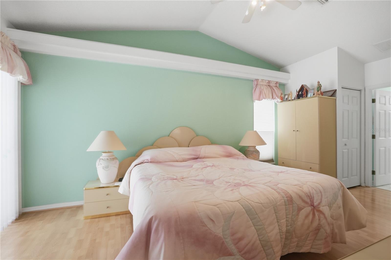 Image 21 of 52 For 12050 Hyde Park Way