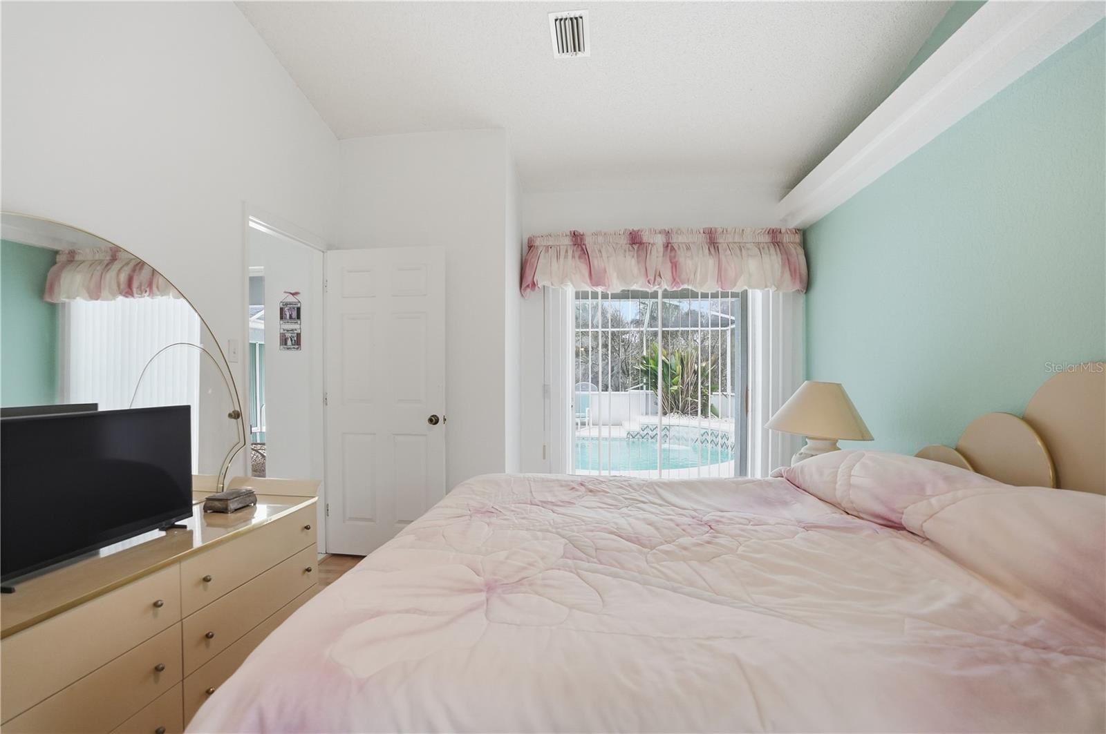 Image 22 of 52 For 12050 Hyde Park Way