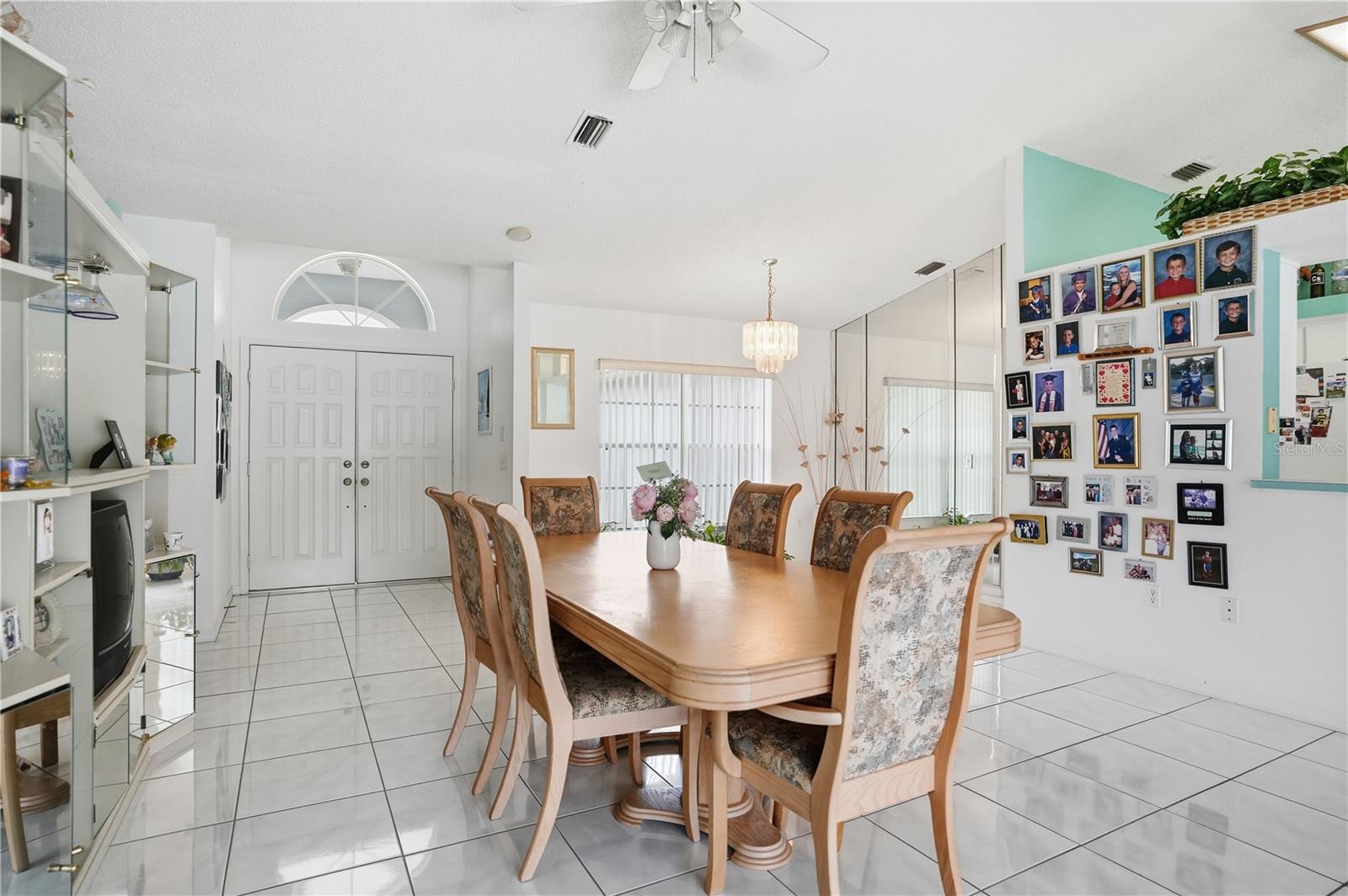 Image 5 of 52 For 12050 Hyde Park Way