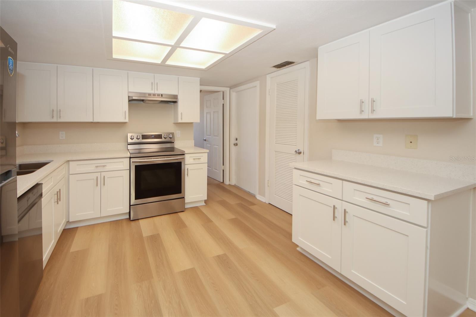 Listing photo id 8 for 12809 Kellywood Circle