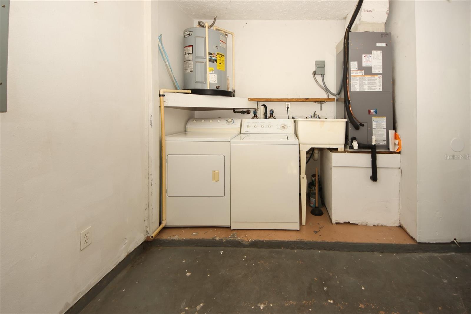 Listing photo id 15 for 12809 Kellywood Circle