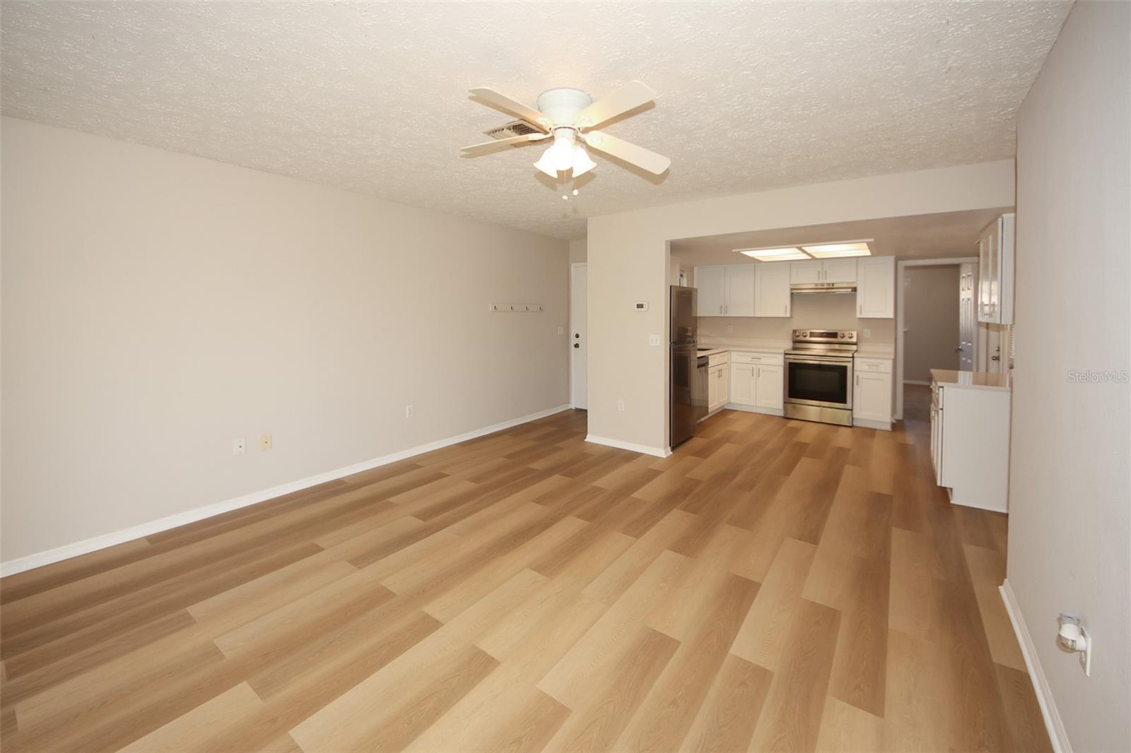 Listing photo id 4 for 12809 Kellywood Circle