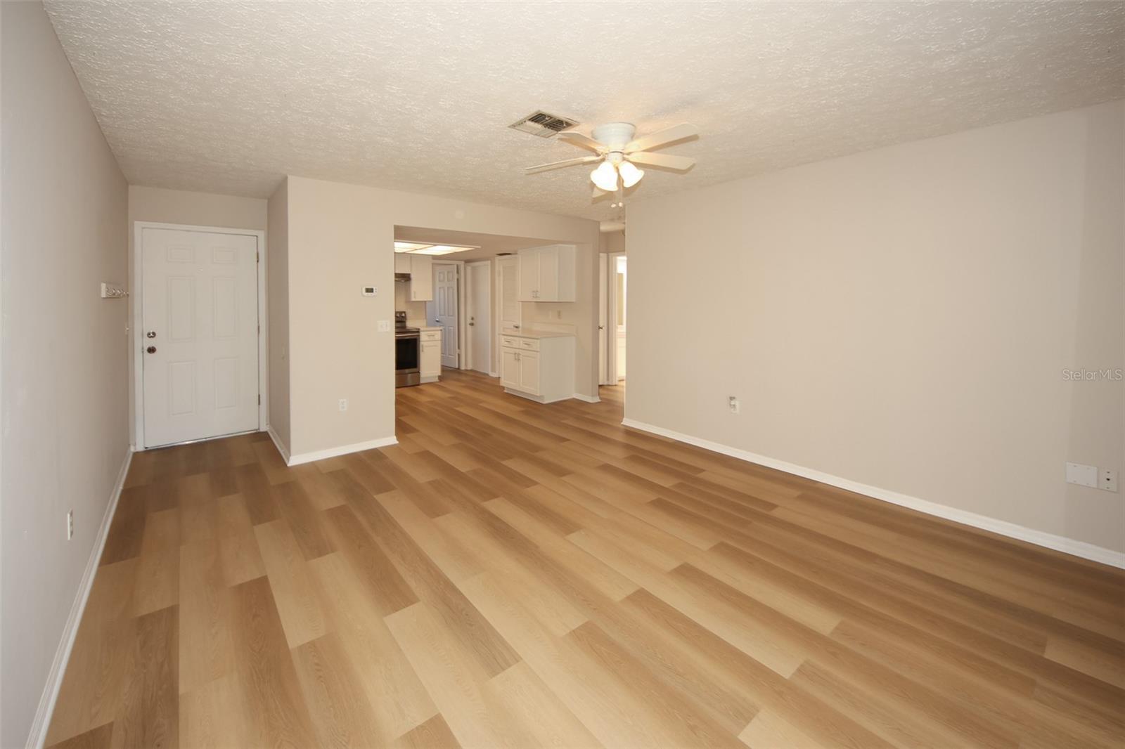 Listing photo id 5 for 12809 Kellywood Circle