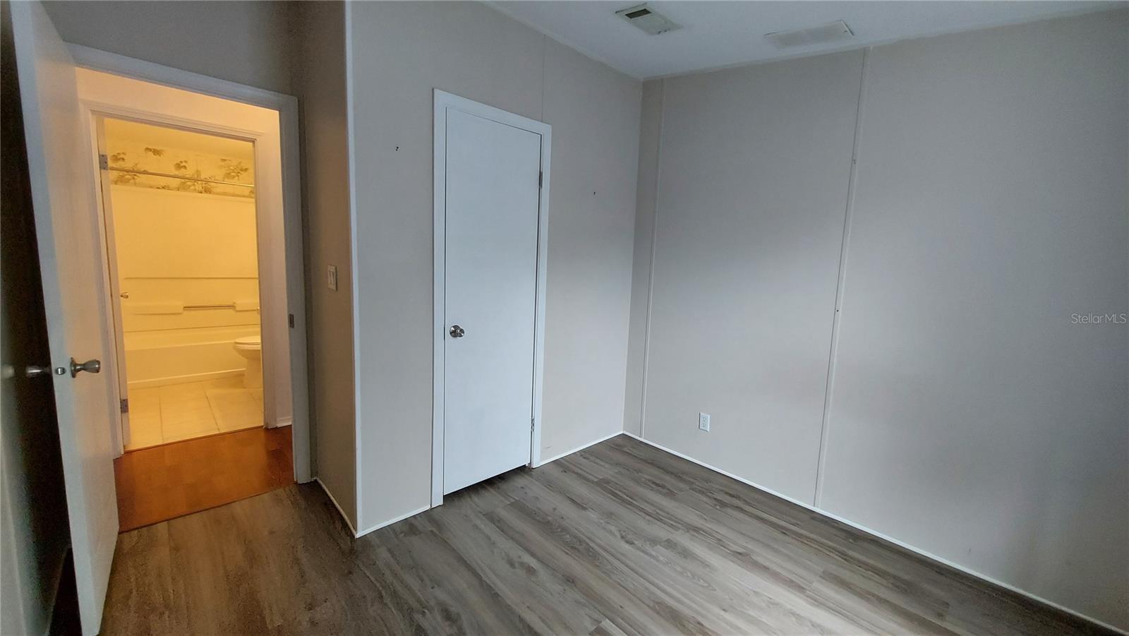 Image 18 of 35 For 2346 Druid Road E 1106