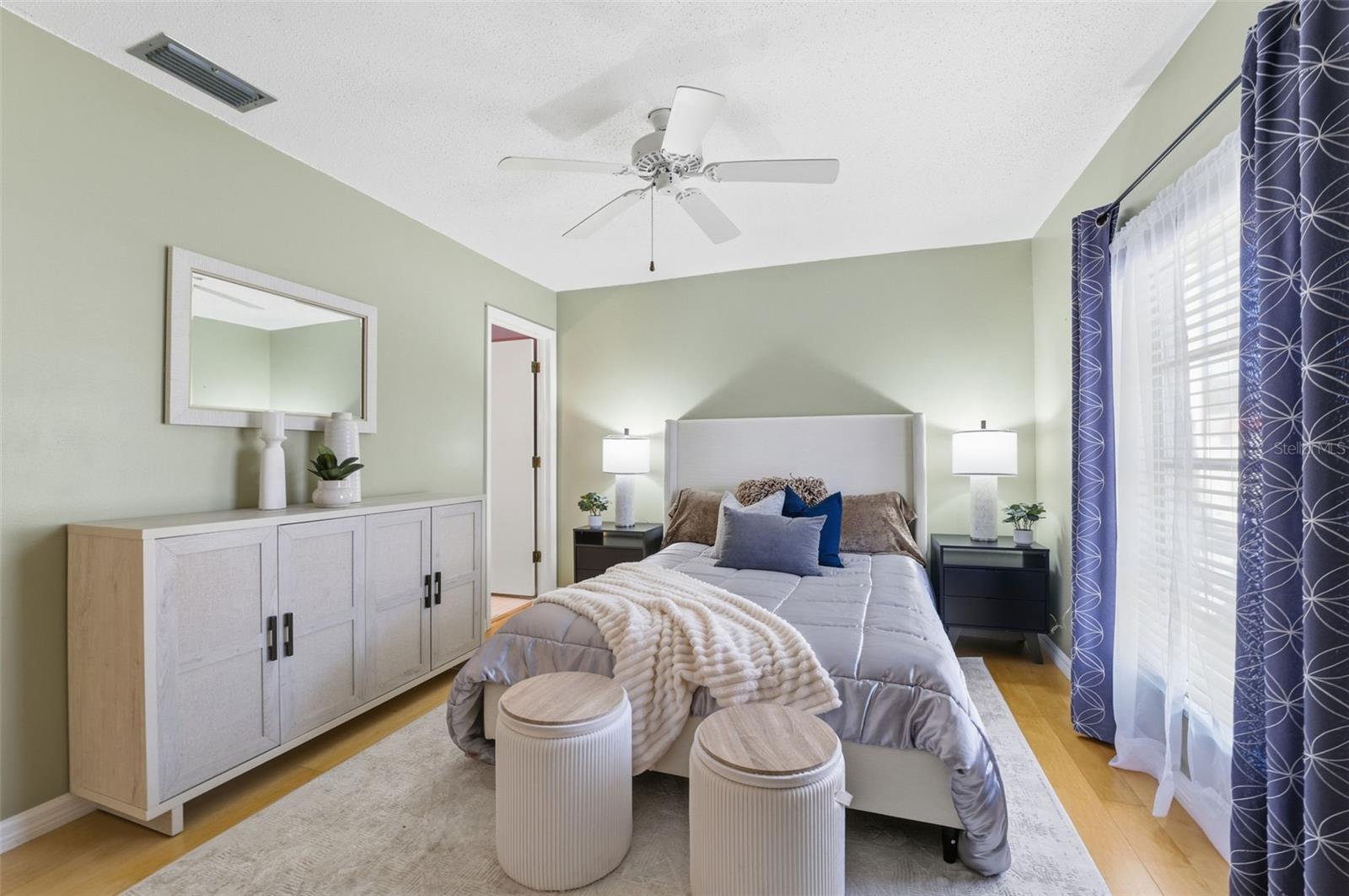 Listing photo id 11 for 2700 Bayshore Boulevard 556