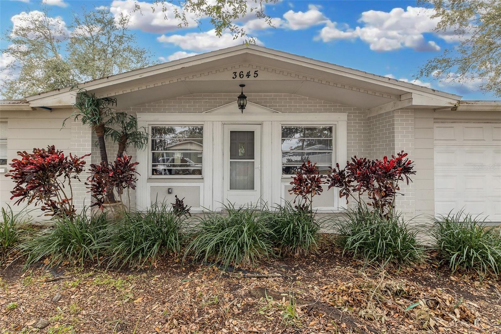 Image 5 of 40 For 3645 Colonial Hills Drive