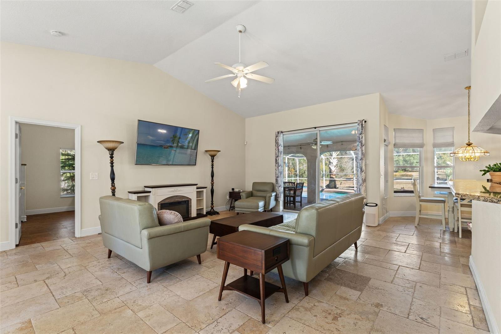 Image 11 of 51 For 22391 Croom Road