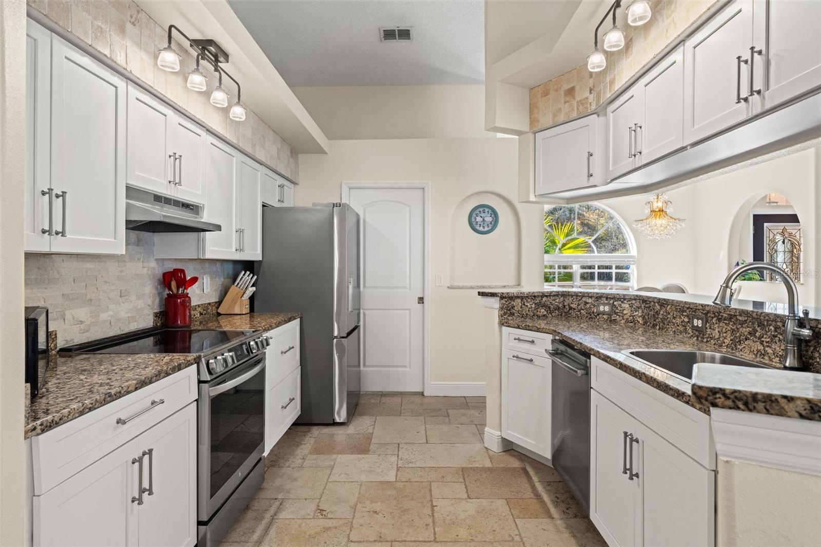 Image 18 of 51 For 22391 Croom Road