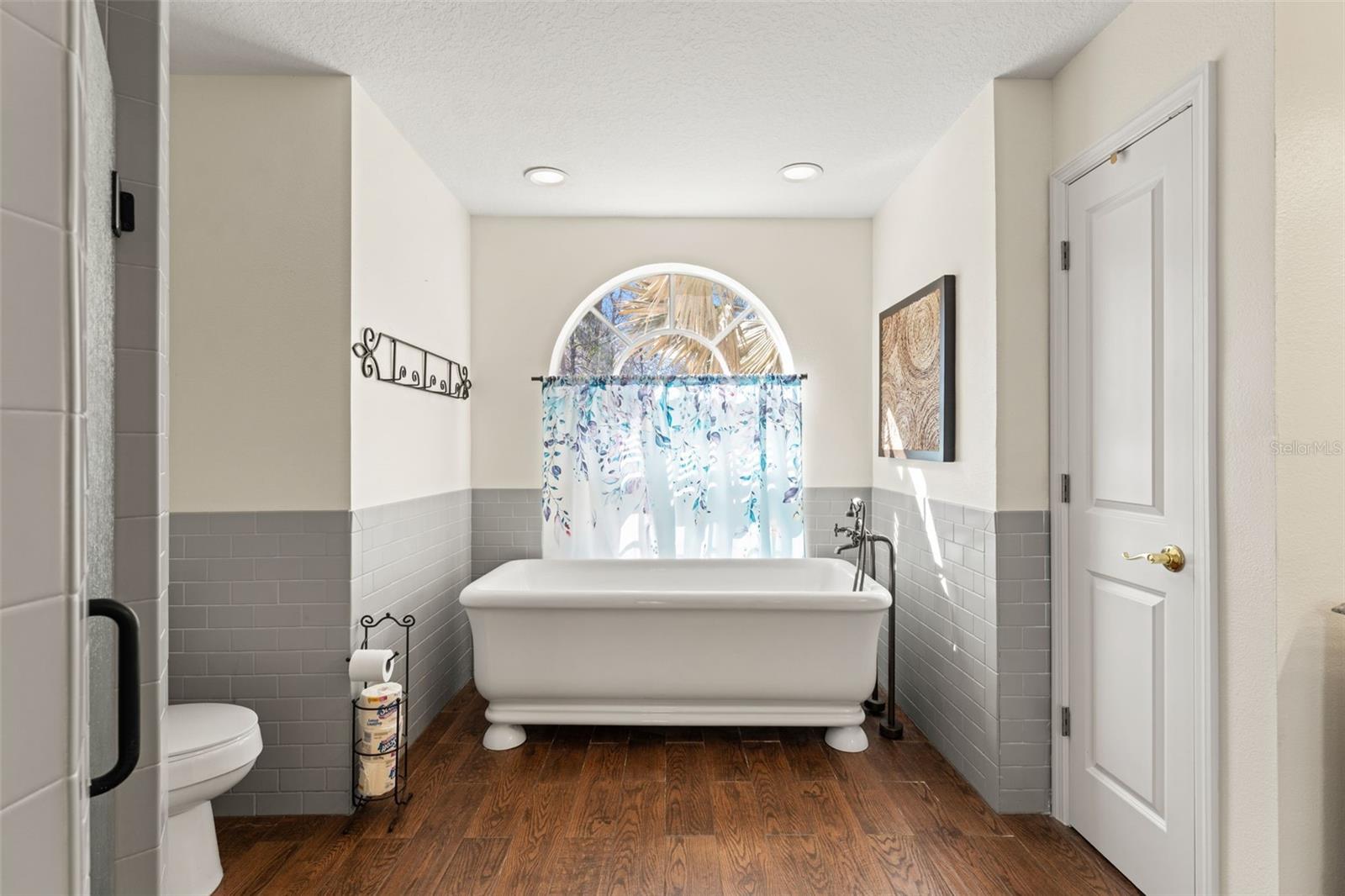 Image 26 of 51 For 22391 Croom Road