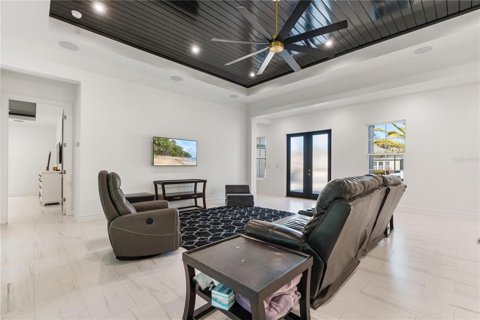 Image 10 of 76 For 21206 Ski Way