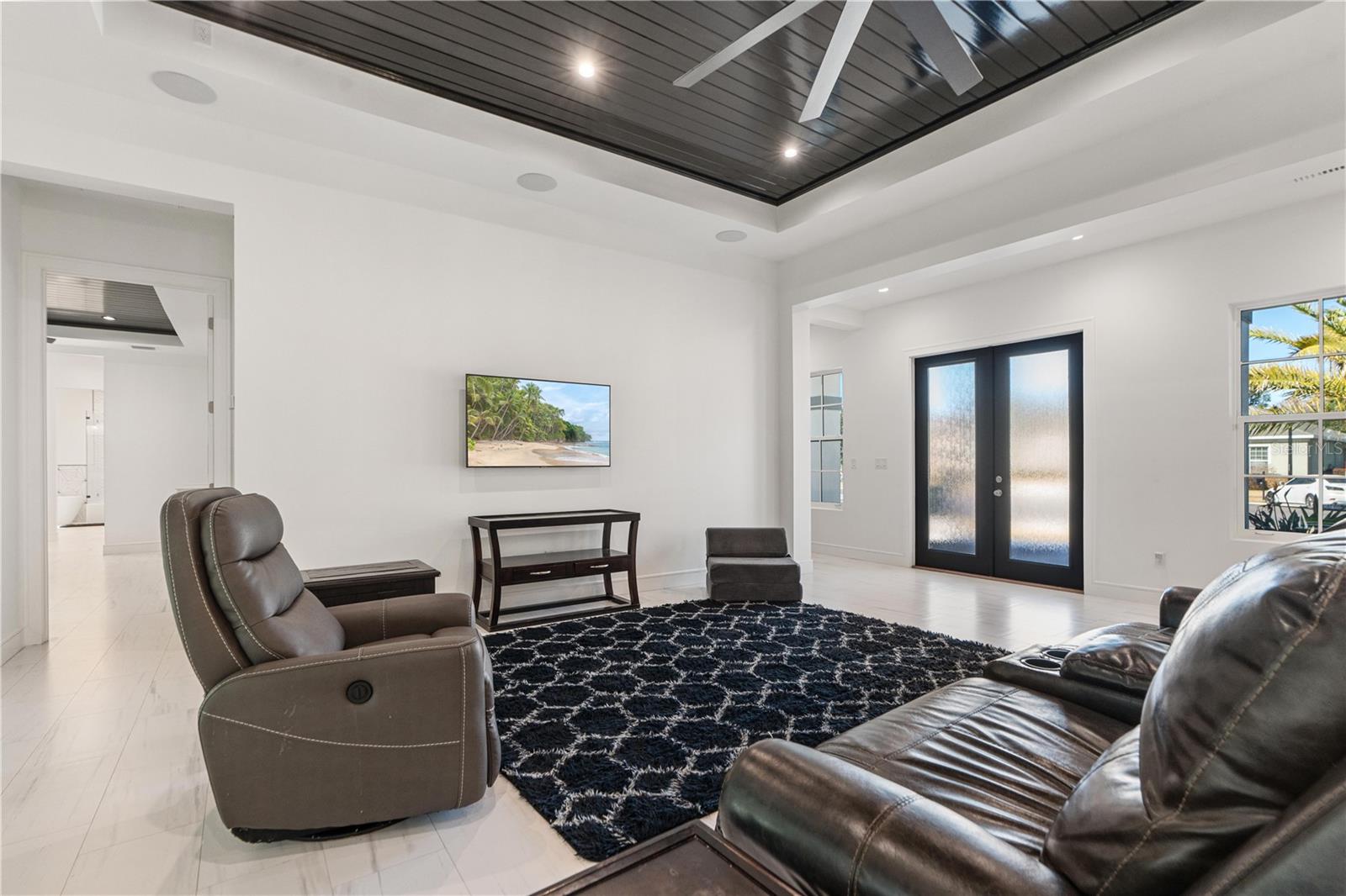 Image 11 of 76 For 21206 Ski Way