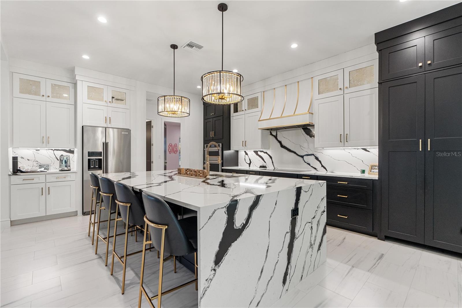 Image 17 of 76 For 21206 Ski Way