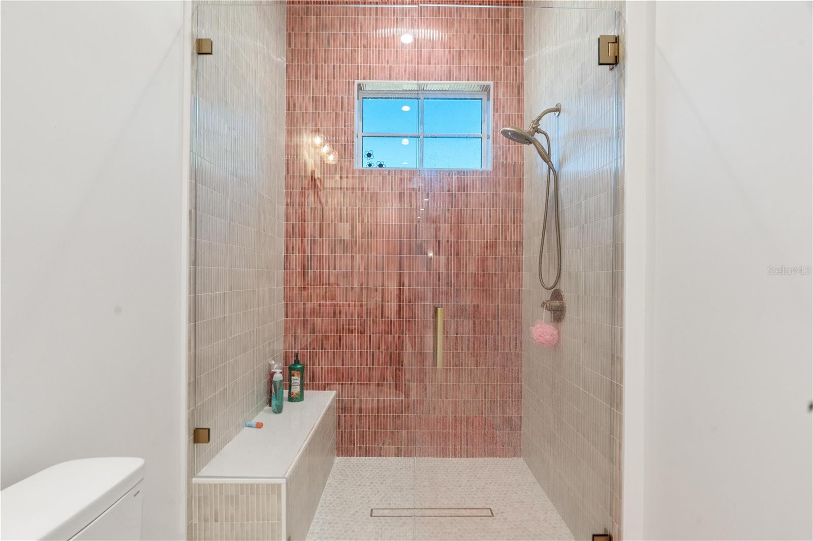 Image 27 of 76 For 21206 Ski Way