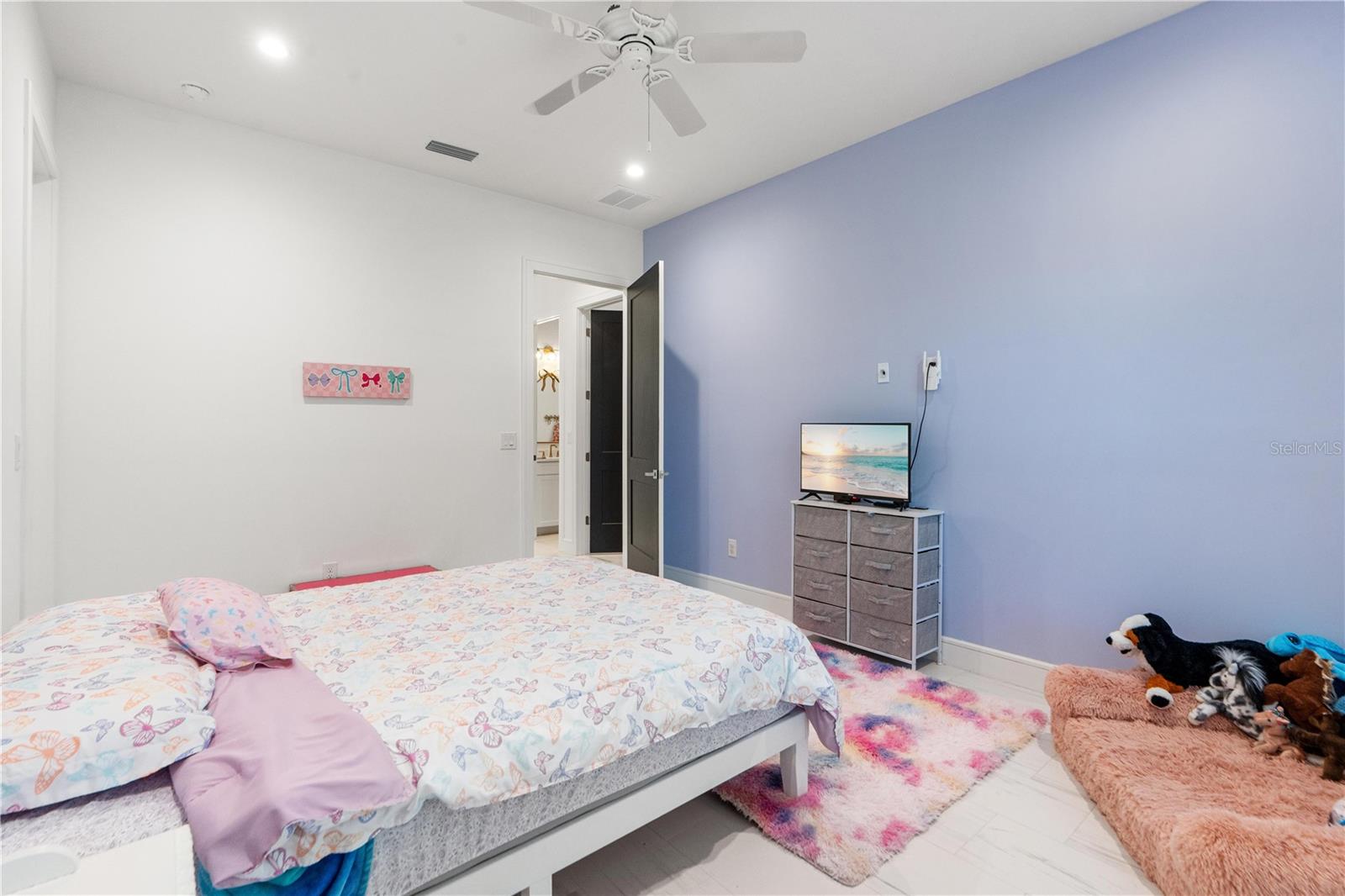 Image 34 of 76 For 21206 Ski Way