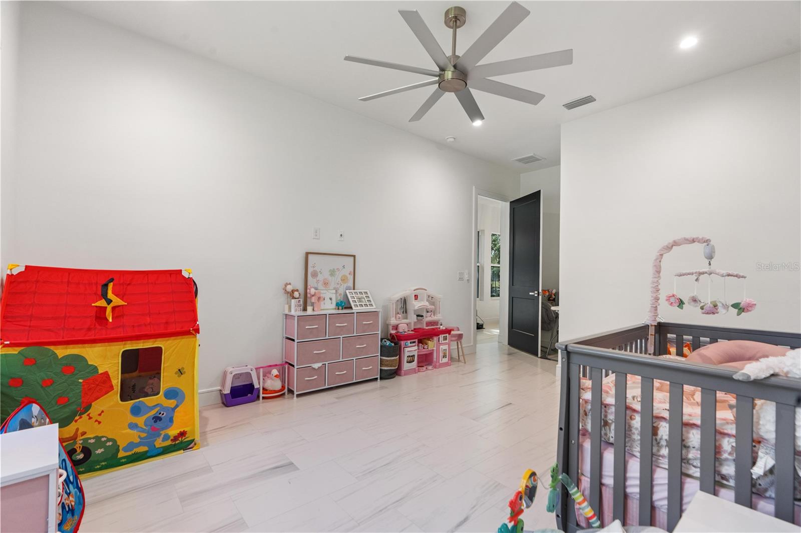 Image 36 of 76 For 21206 Ski Way