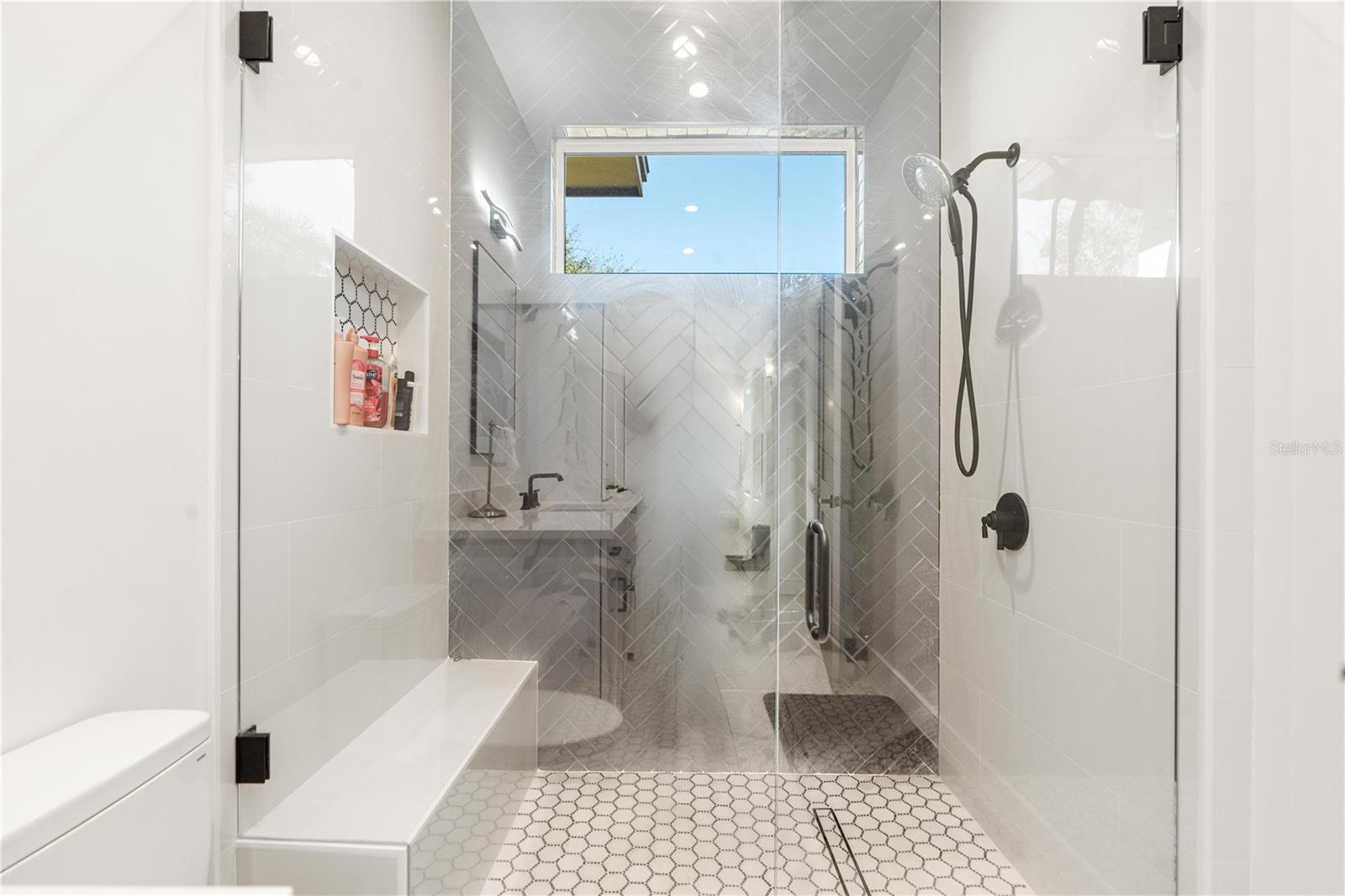 Image 38 of 76 For 21206 Ski Way