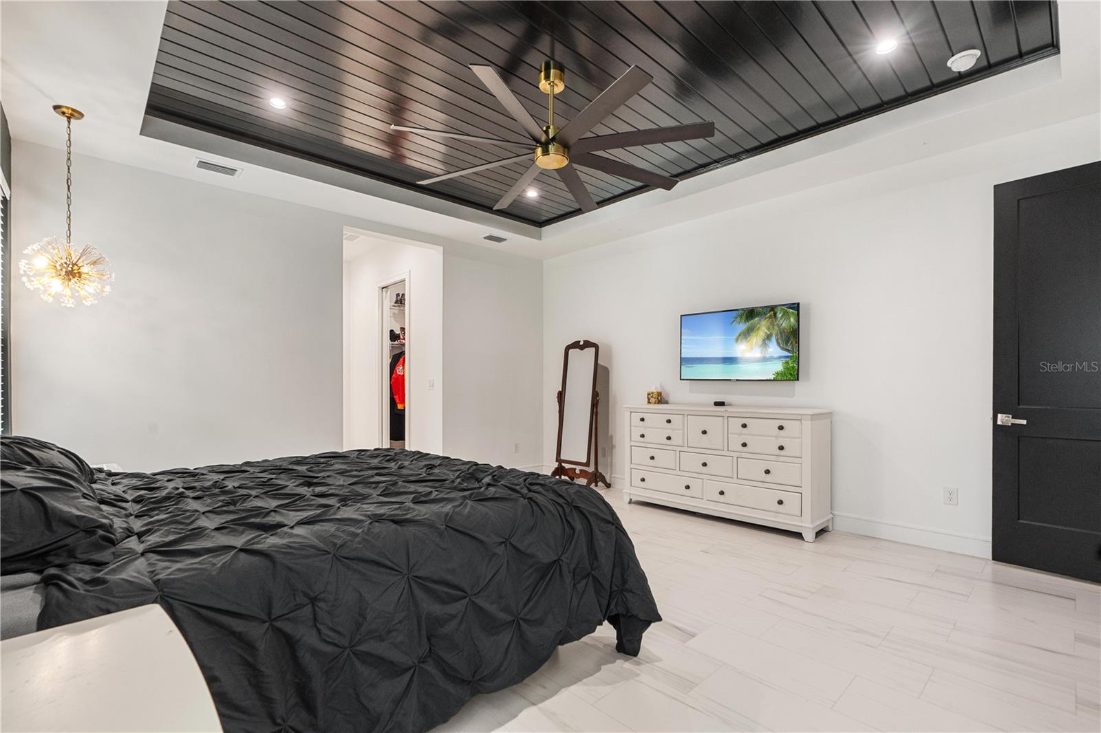 Image 43 of 76 For 21206 Ski Way