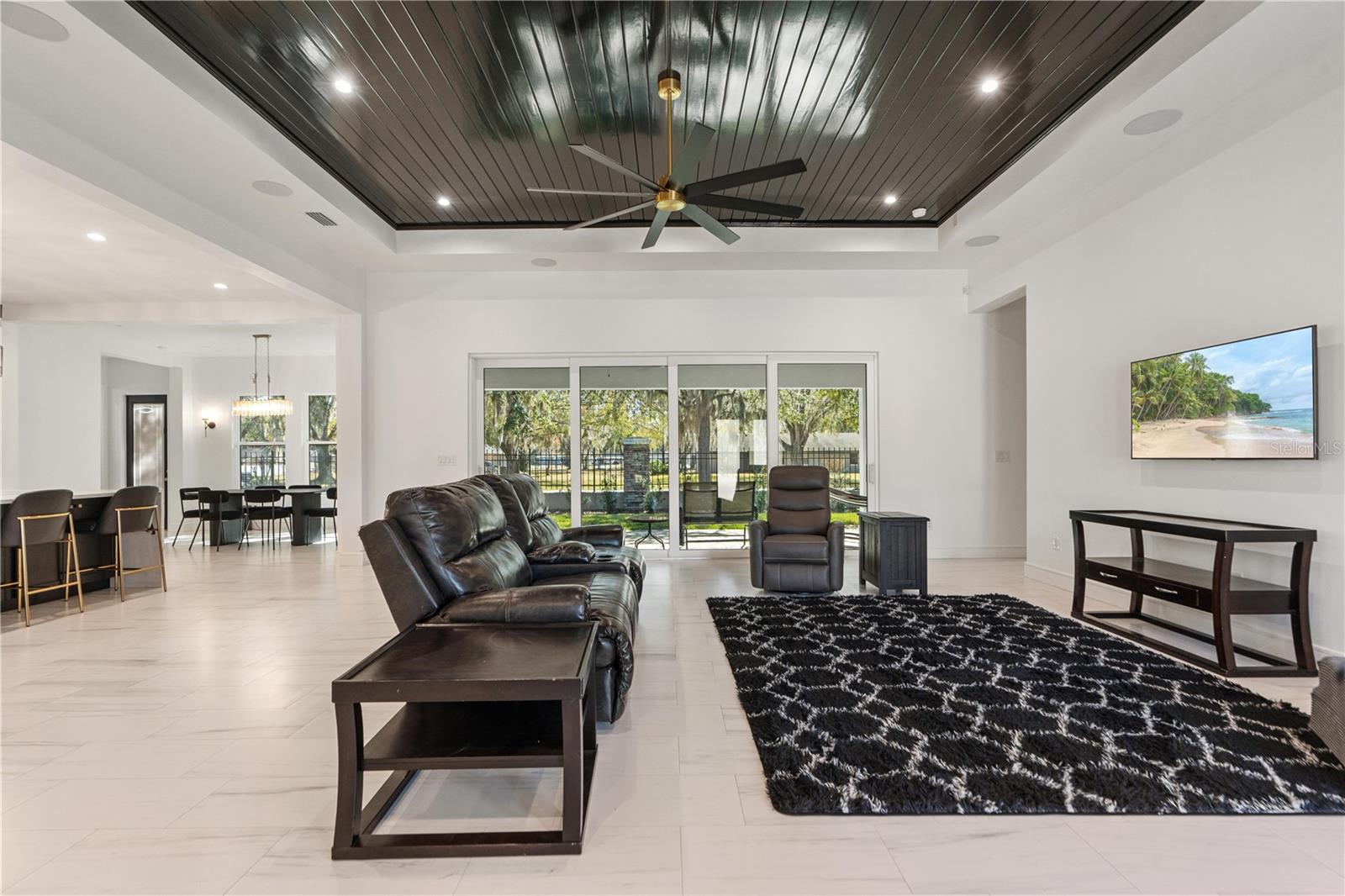 Image 7 of 76 For 21206 Ski Way