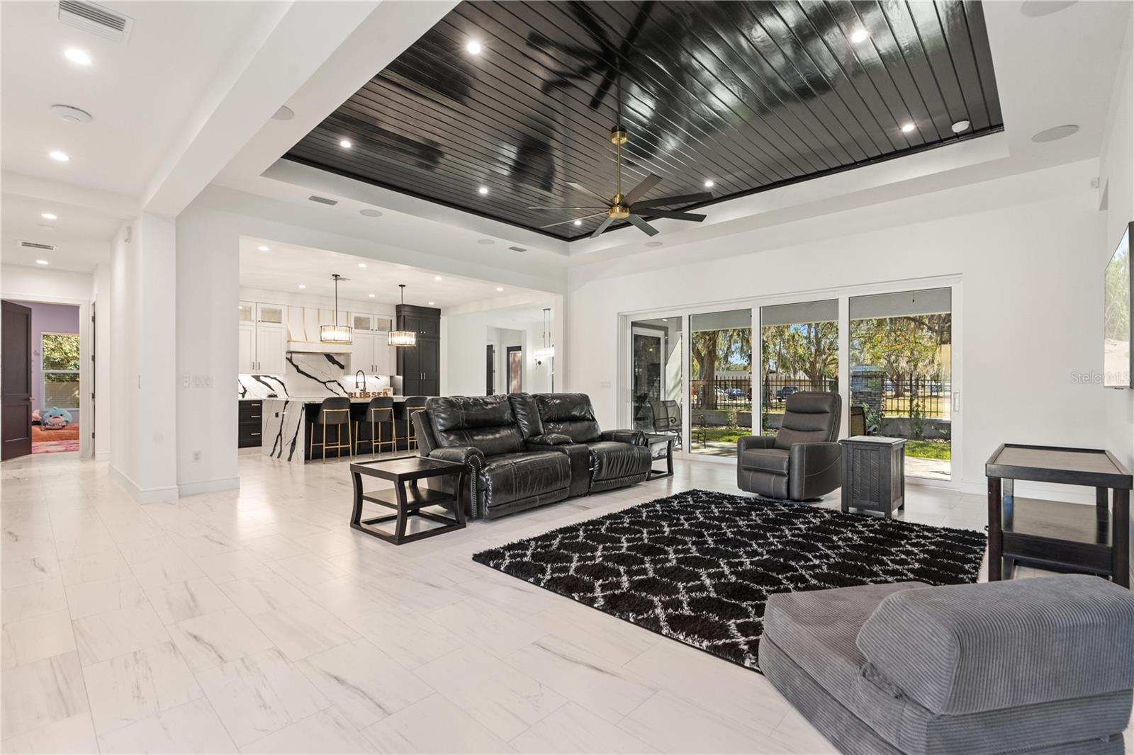 Image 8 of 76 For 21206 Ski Way