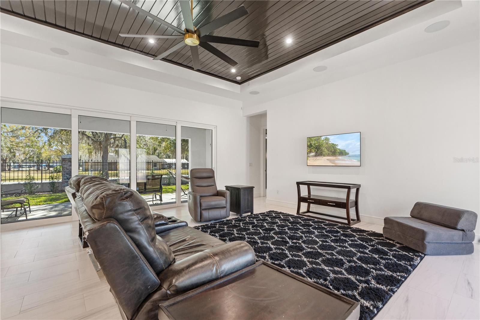 Image 9 of 76 For 21206 Ski Way