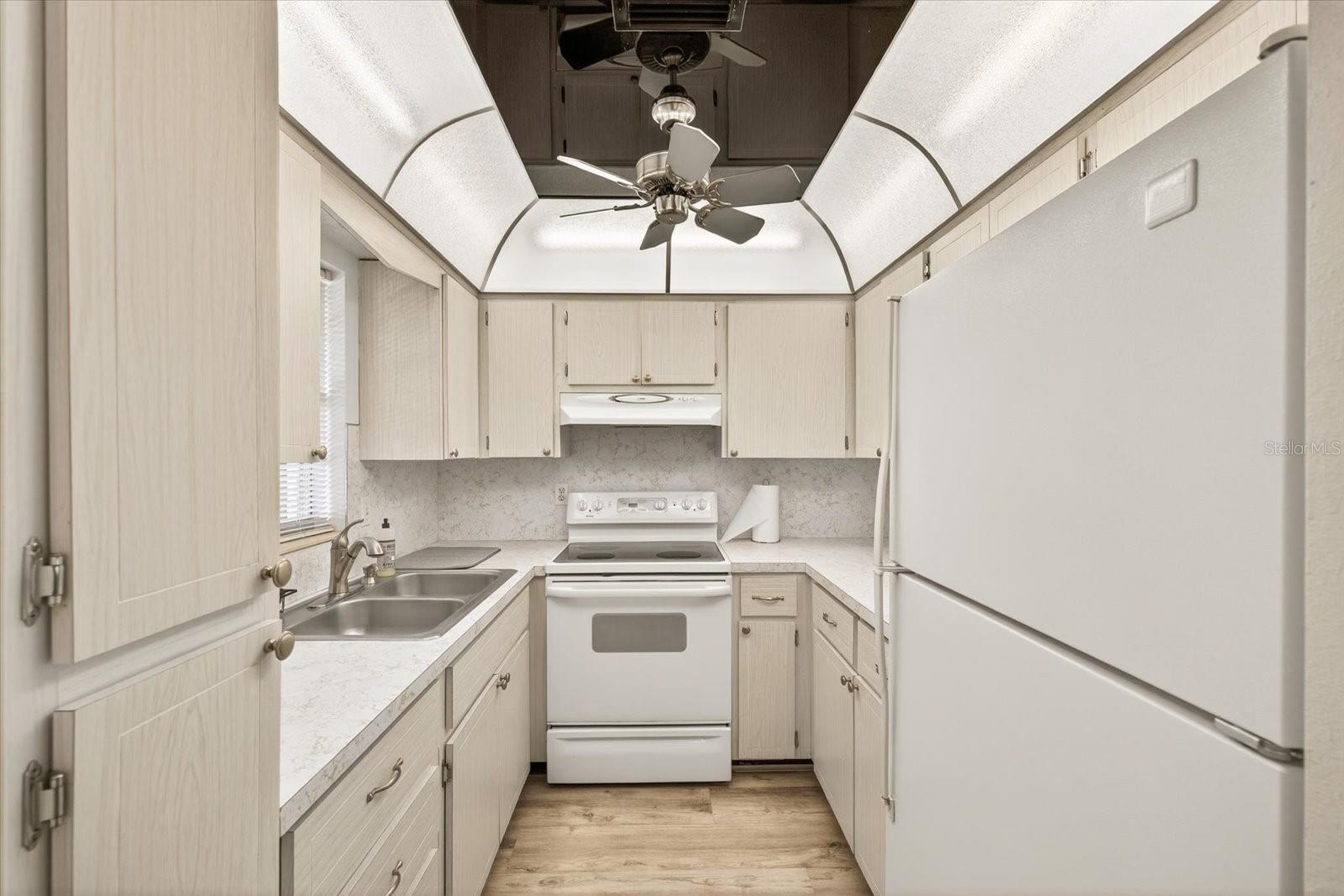 Image 18 of 32 For 4533 Marine Parkway 203