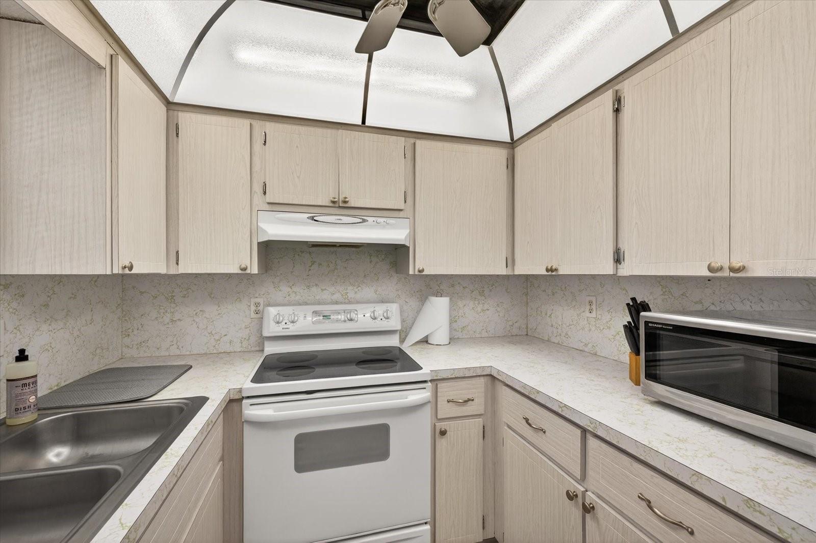 Image 21 of 32 For 4533 Marine Parkway 203