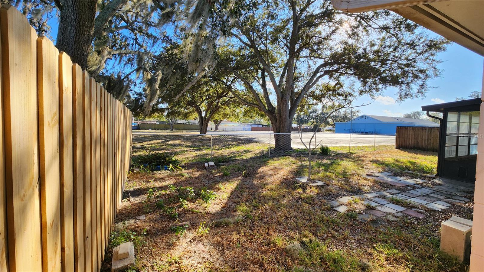 Image 25 of 32 For 14921 Old Pointe Road