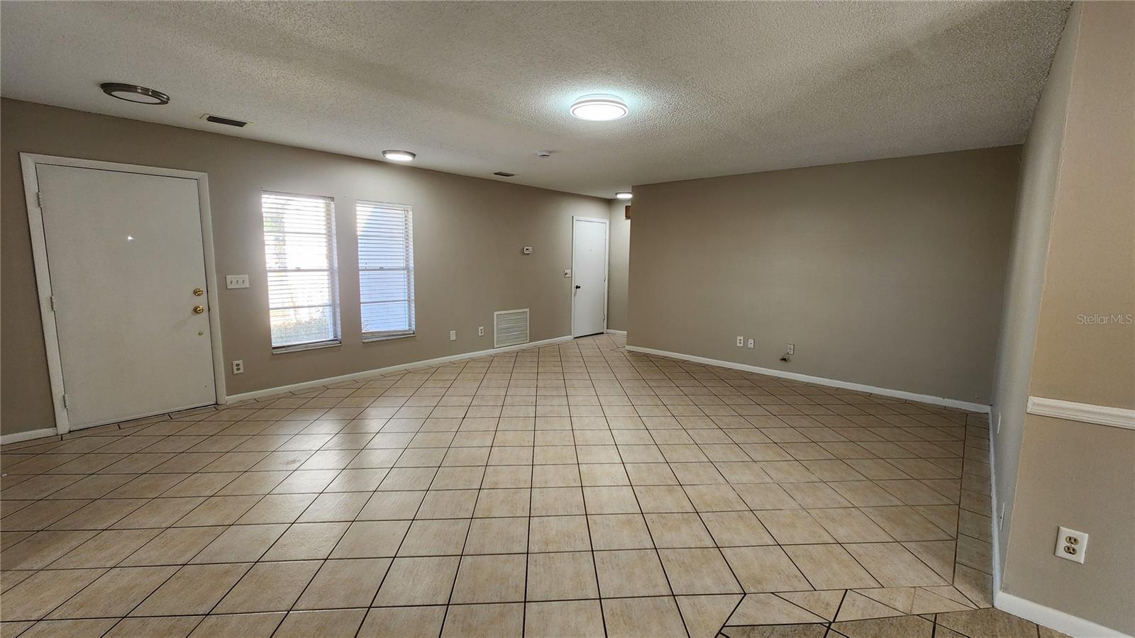 Image 4 of 32 For 14921 Old Pointe Road