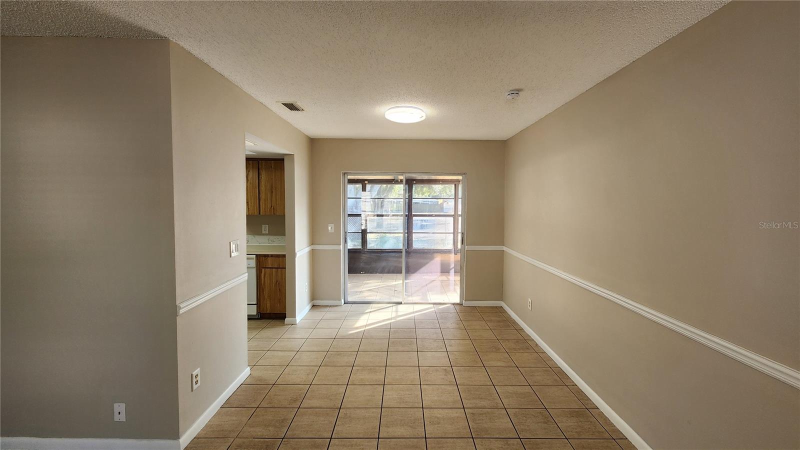 Image 7 of 32 For 14921 Old Pointe Road