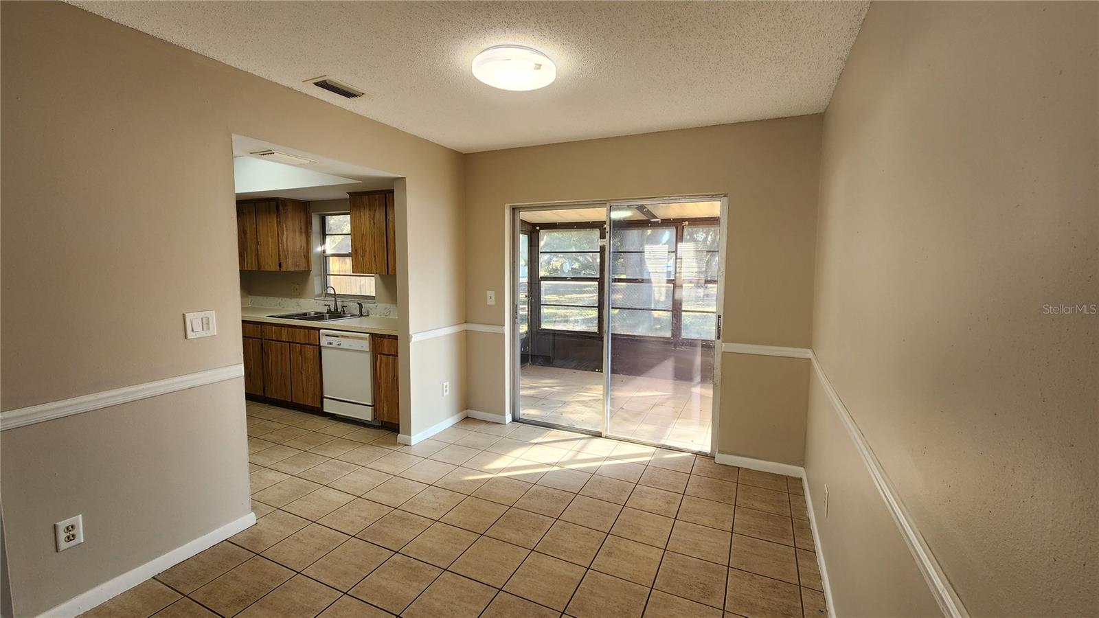 Image 8 of 32 For 14921 Old Pointe Road