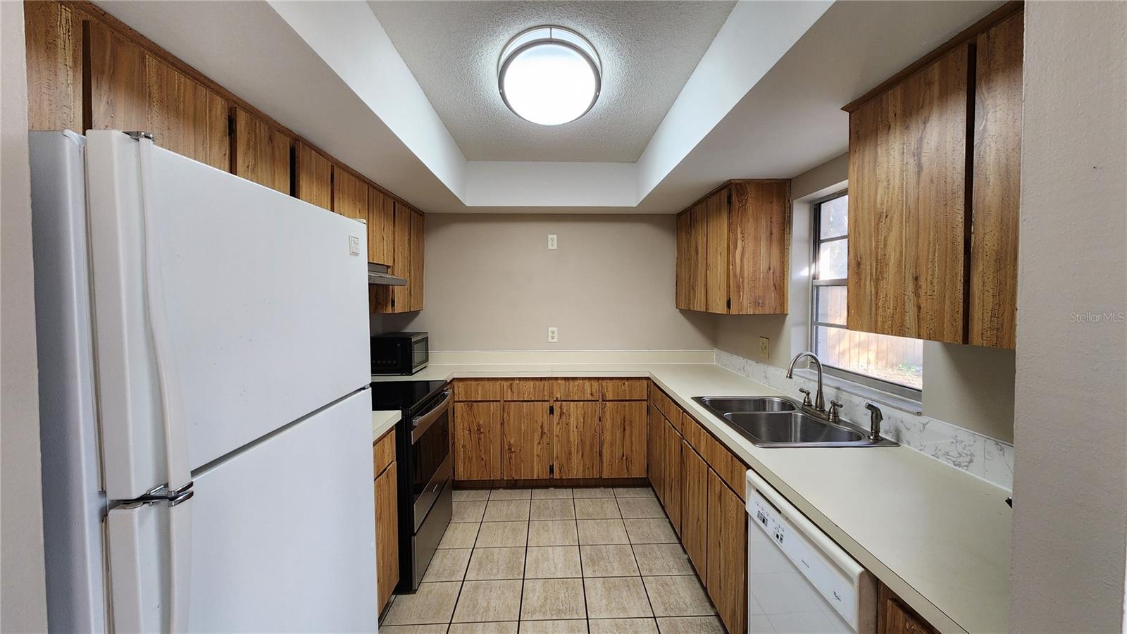 Image 9 of 32 For 14921 Old Pointe Road