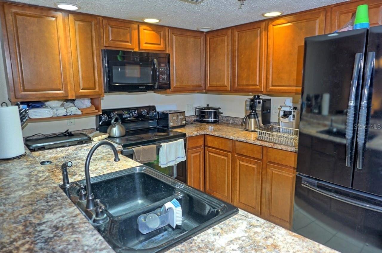 Image 4 of 40 For 2051 Vista Del Sol Circle 202