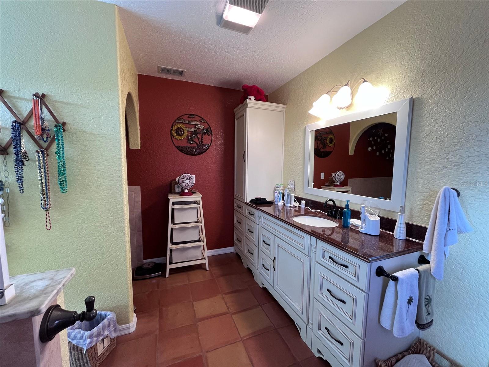 Image 20 of 41 For 6531 Louise Court