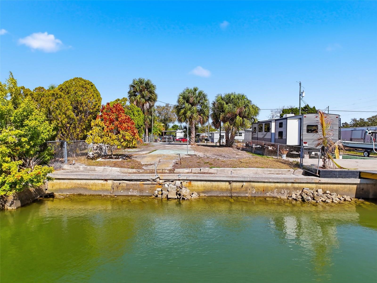 Listing photo id 8 for 6828 Flicker Lane