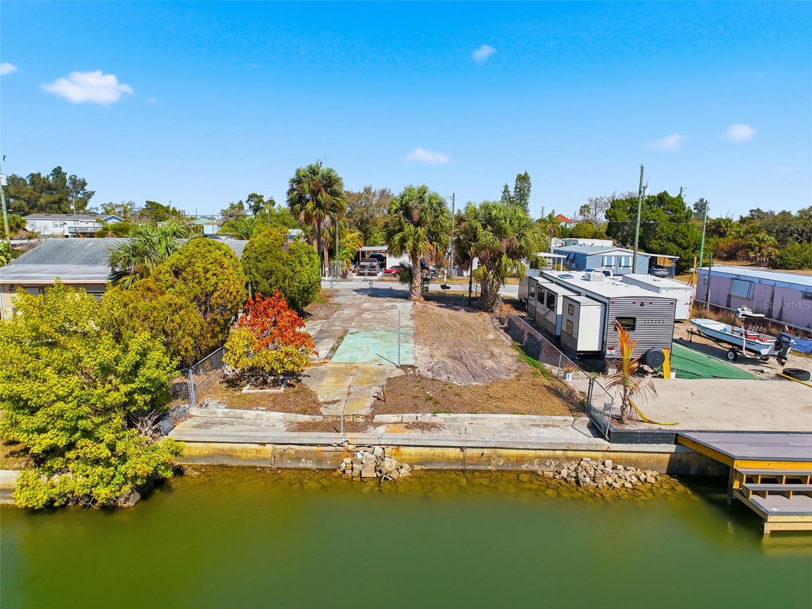 Listing photo id 9 for 6828 Flicker Lane